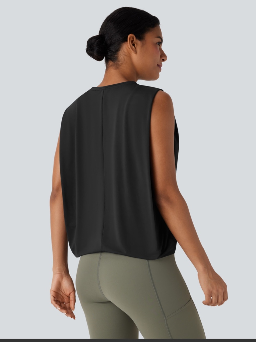 NWOT HALARA BLACK ROUND NECK RUCHED COOL TOUCH YOGA TANK TOP - Medium SKU:38